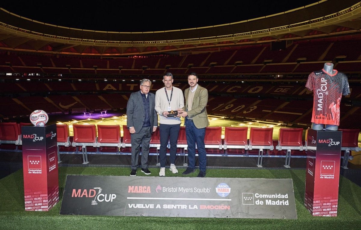 CANTERA | 💙⚽️

Las Rozas C.F. reafirma su compromiso con el fútbol base internacional en la presentación de la VI <a href="/madcupofficial/">MADCUP</a>

Nuestro vicepresidente José Manuel Suárez y el coordinador <a href="/AEsteban11/">Alvaro</a> asistieron al acto en el Estadio Metropolitano. (1/2) 👇
