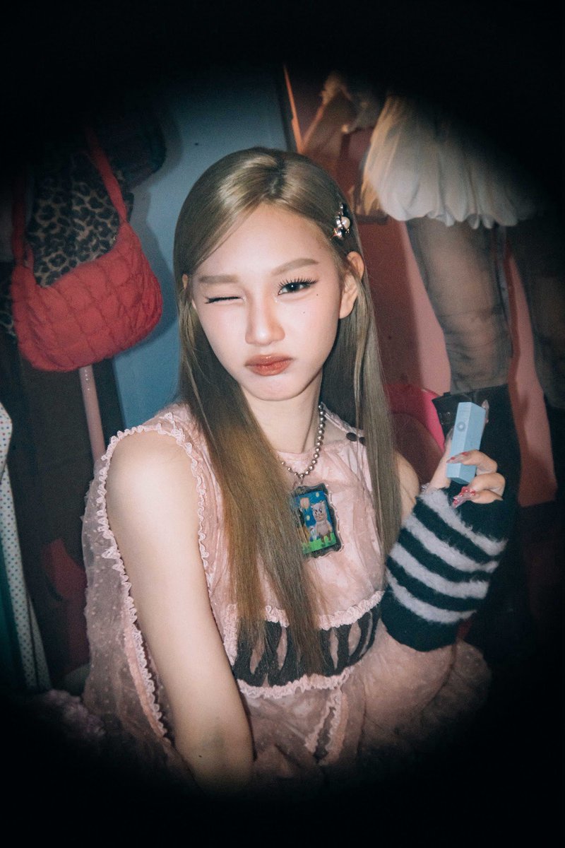 Miunichhh's tweet image. มาแร้วววว!!!!ก็อื่นเลยขอบคุณทุกๆคนมากๆ พี่ๆทีมไฟ ทีมกล้อง ทีมArt ทีมสไตล์ลิสต์ พี่โทมัส พี่วี พี่แกล พี่เจมส์ ขอบคุณพี่ๆทีมหลังบ้านและแน่นอนไอต้าว CHiLLiZ ขอบคุณทุกๆคนที่เชื่อใจหนูวันนี้หนูภูมิใจมากๆยังไงก็ฝากพวกเรา #CHiLLiZth และเพลงมอญซ่อนผ้าของพวกเราด้วยน้า #CHiLLiZ_มอญซ่อนผ้า