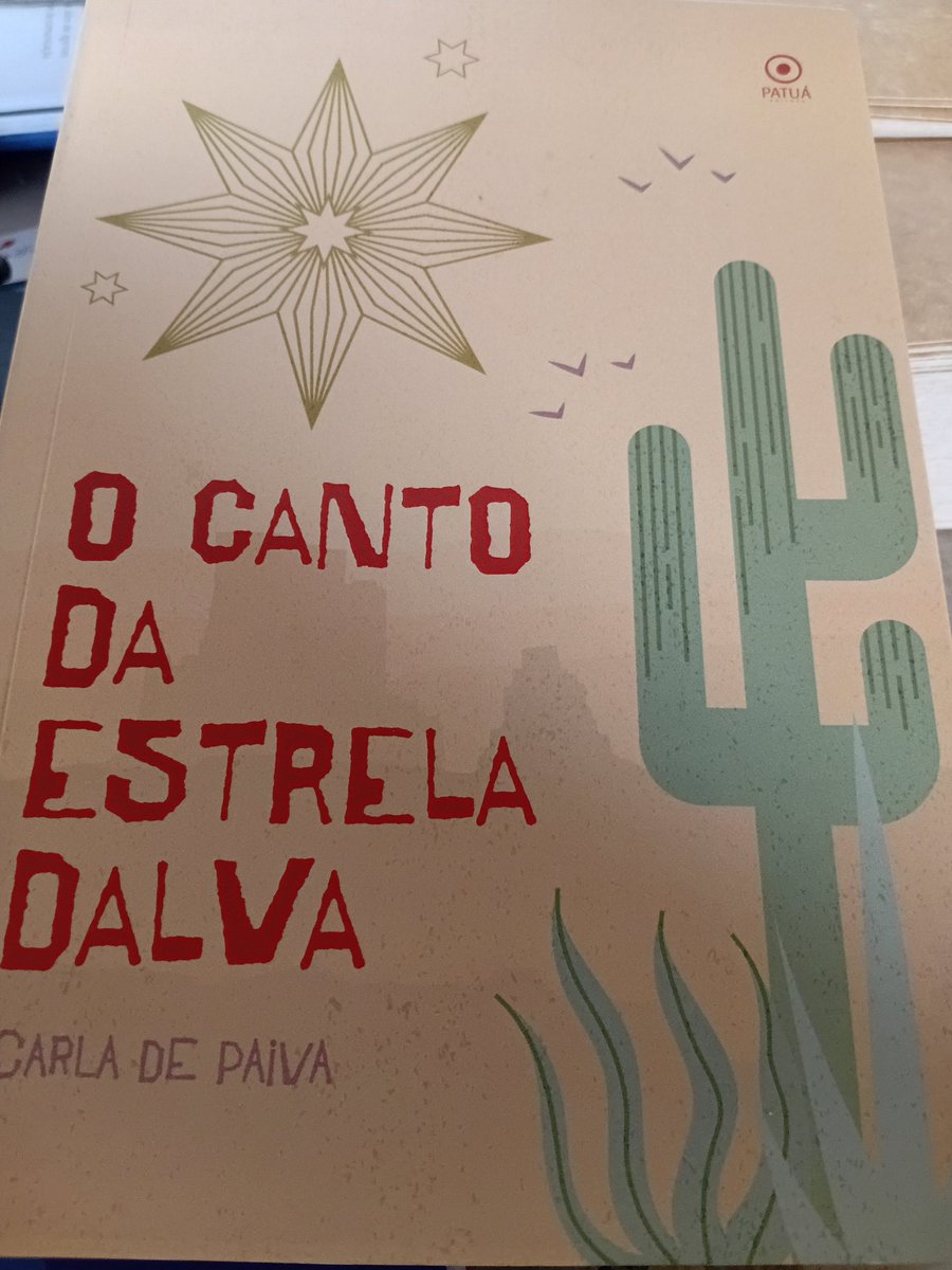 📚 Bom dia, Literas!

Depois de viver o bloquinho Passando Perrengue, adm volta à programação quase que normal 🤧
E então, qual a leitura que iniciaram nesse 2° dia do ano? Rsrs
Eu comecei por este, da escritora nacional e independente Carla de Paiva e temos referência, saca?!