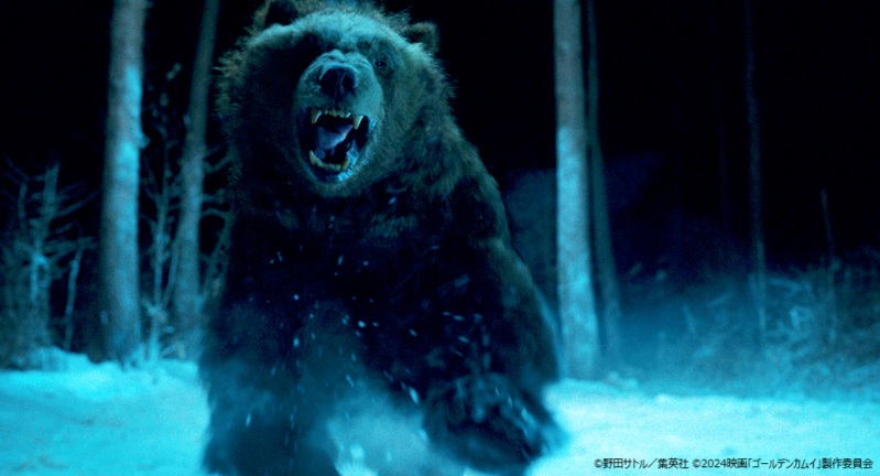 本作📽️の見どころのひとつとなるヒグマ🐻は特殊造形チームとCG・VFXチームが本物のヒグマを日々研究して制作。VFXプロデューサーは「毛の長い動物のアニメーションや、筋肉・脂肪のシミュレーションを本格的に制作するのが初めてということもあり技術的な面で多くの検証を重ねました」と語っています🧐