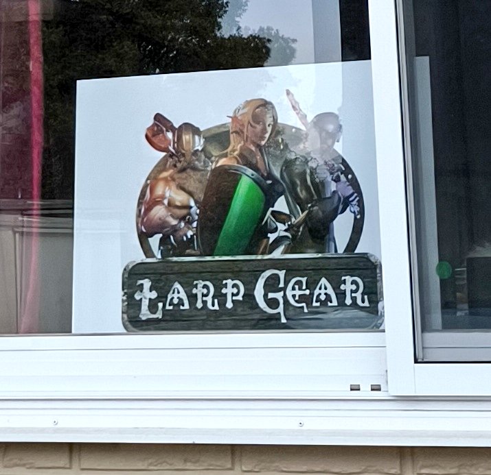 大阪、寺田町で新しく始める

武器を触れる
（高いので買う前に一度触ってみませんか？をコンセプトに）

LARPカフェ＆バー

の店内装飾品仕入れにパンダン達と名古屋に。

ショートソード、ミディアムソード、チェーンフレイル、斧、ロングスタッフ、槍、中盾、投擲３種、etc

触れます。

#larpgear