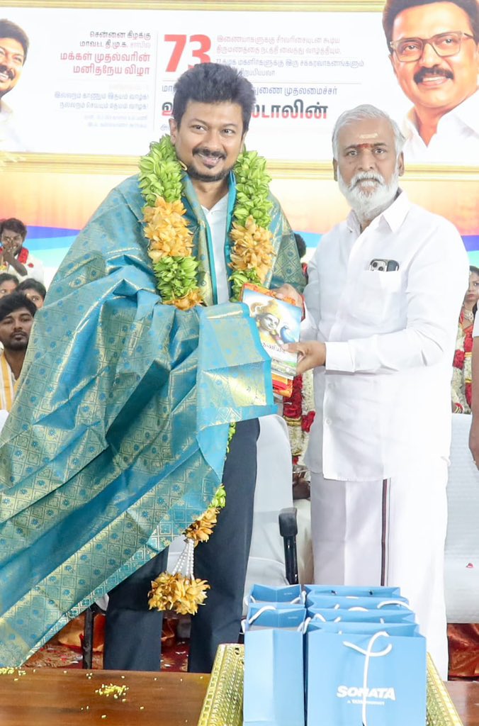 PKSekarbabu's tweet photo. மார்ச் 1 - மக்கள் முதல்வரின் மனிதநேய விழா!
மனிதநேயம் – 6

இல்லறம் காணும் இத���ம் வாழ்க !
நல்லறம் செய்யும் உதயம் வாழ்க!
 
மாண்புமிகு முதலமைச்சர் திரு.@mkstalin அவர்களின் பிறந்தநாளை முன்னிட்டு சென்னை(கி) மாவட்ட திமுக சார்பில் துறைமுகம் மேற்கு பகுதி, கலைவாணர் அரங்கத்தில் நடைபெற்ற(1/2) https://t.co/FMKewMNWyR
