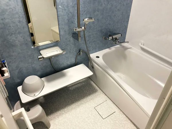 reformplanning's tweet photo. マンションで「浴室・洗面・トイレ」をまとめてリフォーム。実際の工程イメージ（浴室＋洗面：約6日／トイレ：約1日）と、仕上がりがきれいになるポイント「内装→設備設置」についてまとめました。

「住みながらできる？」「工期は？」「順番は？」の参考にどうぞ👇
 https://t.co/Vv3NLa4IB0 https://t.co/mODgN7zJEf