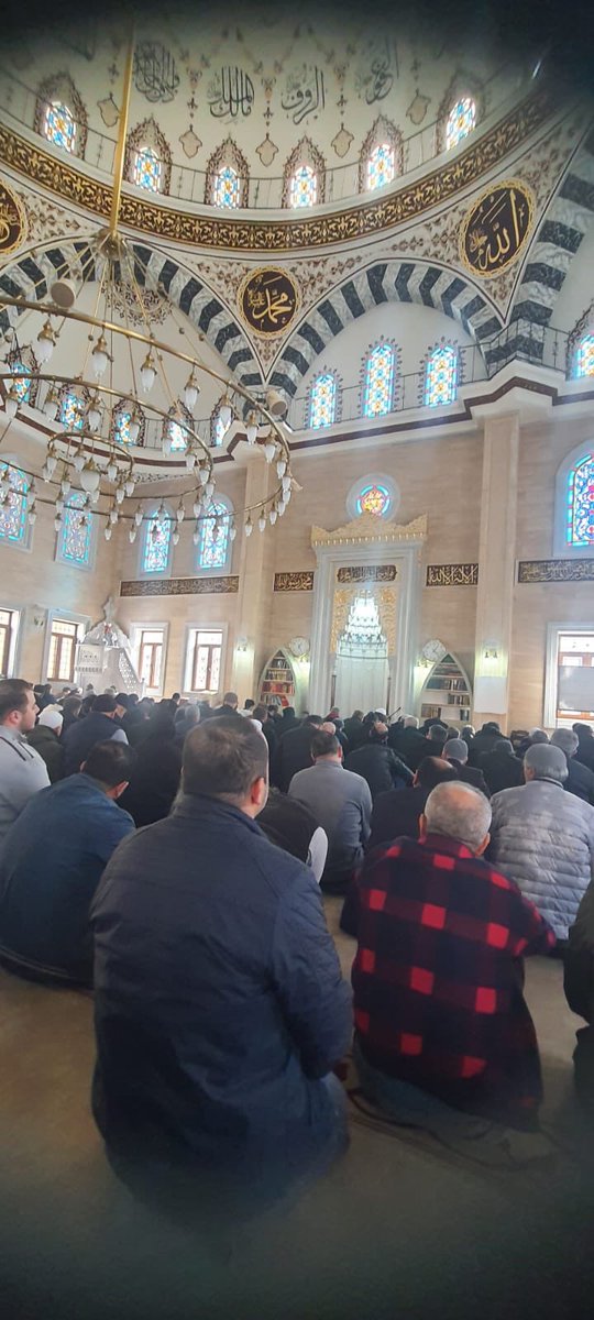 Cuma saati ve tek bir tane bile orta-lise öğrencisi yok!

Cumasızlık, ruhsuzluk ve vicdansızlıkla sonuçlanır.

Manevî kimliğini yitiren insanlar aidiyet bilincini, hak hukuk ve kardeşlik anlayışlarını da yitirirler!

Gavurun yapamadığını çocuklarımıza yapmak reva mıdır?

Sonra da