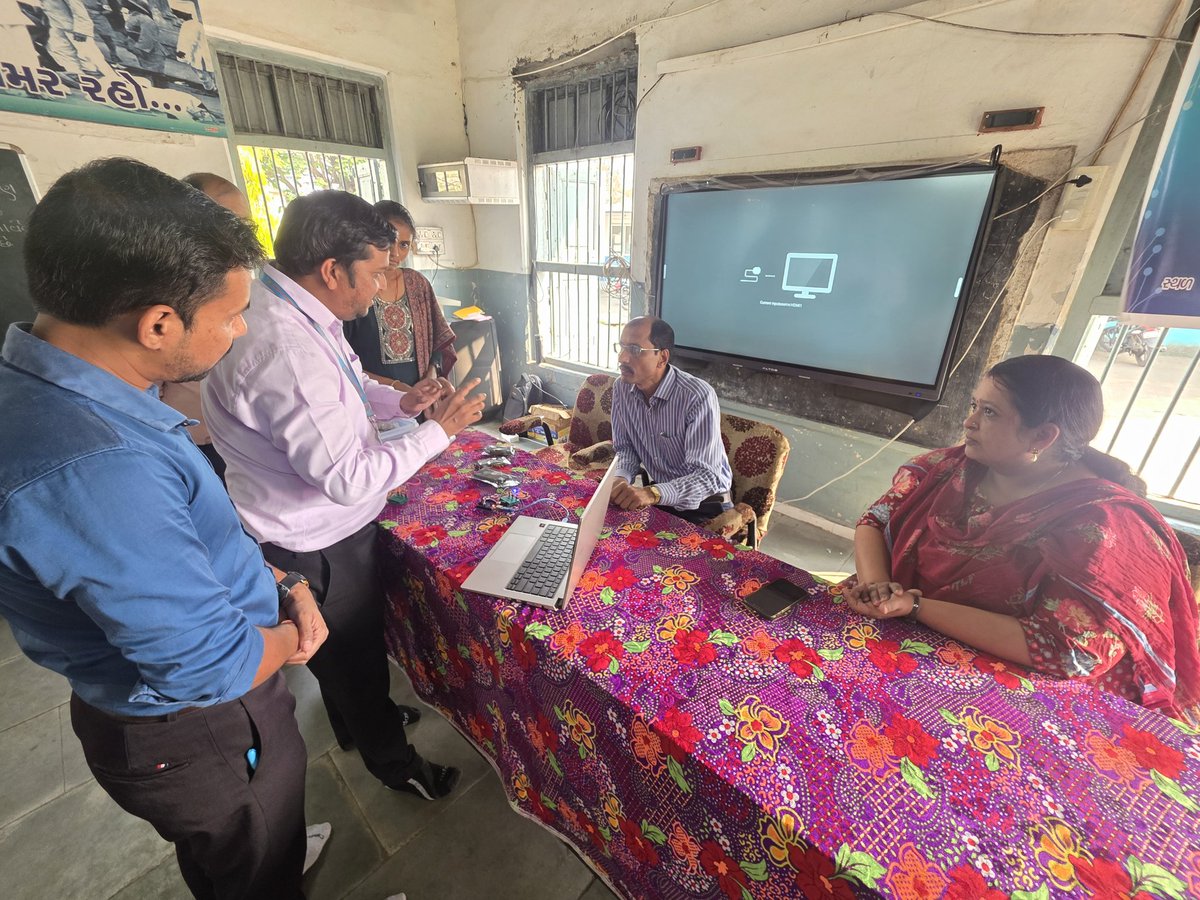dpeonavsari's tweet photo. Performance Assessment, Review and Analysis of Knowledge for Holistic Development(PARAKH) સંદર્ભે સવારે પહેલા સેશનમાં ખારેલ મુકામે અને બીજા સેશનમાં નવસારી હાઇસ્કુલ ખાતે અને ત્યારબાદ ત્રણ જિલ્લાના પી.એમ.શ્રી. શાળાના ગણિત-વિજ્ઞાનના શિક્ષકોને માર્ગદર્શતિ કરી પ્રોત્સાહિત કર્યા. https://t.co/3oNdpUNH9T