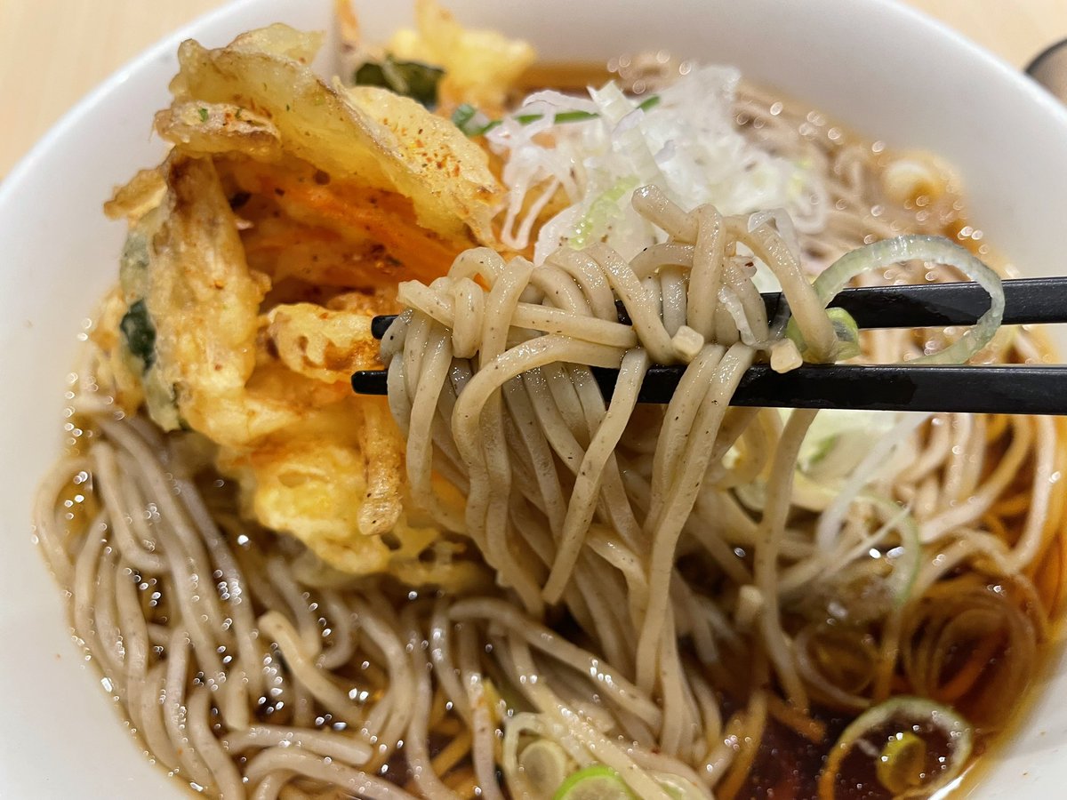 Tomo_Mrk3B01's tweet image. Tasty aroma of Siba Dashi soup coming from the soba restaurant has completely fished up me tired after having a 1.5 hours long meeting in English! 
Okay. I know! Let’s eat😋
#twinglish #dinner #Soba #蕎麦