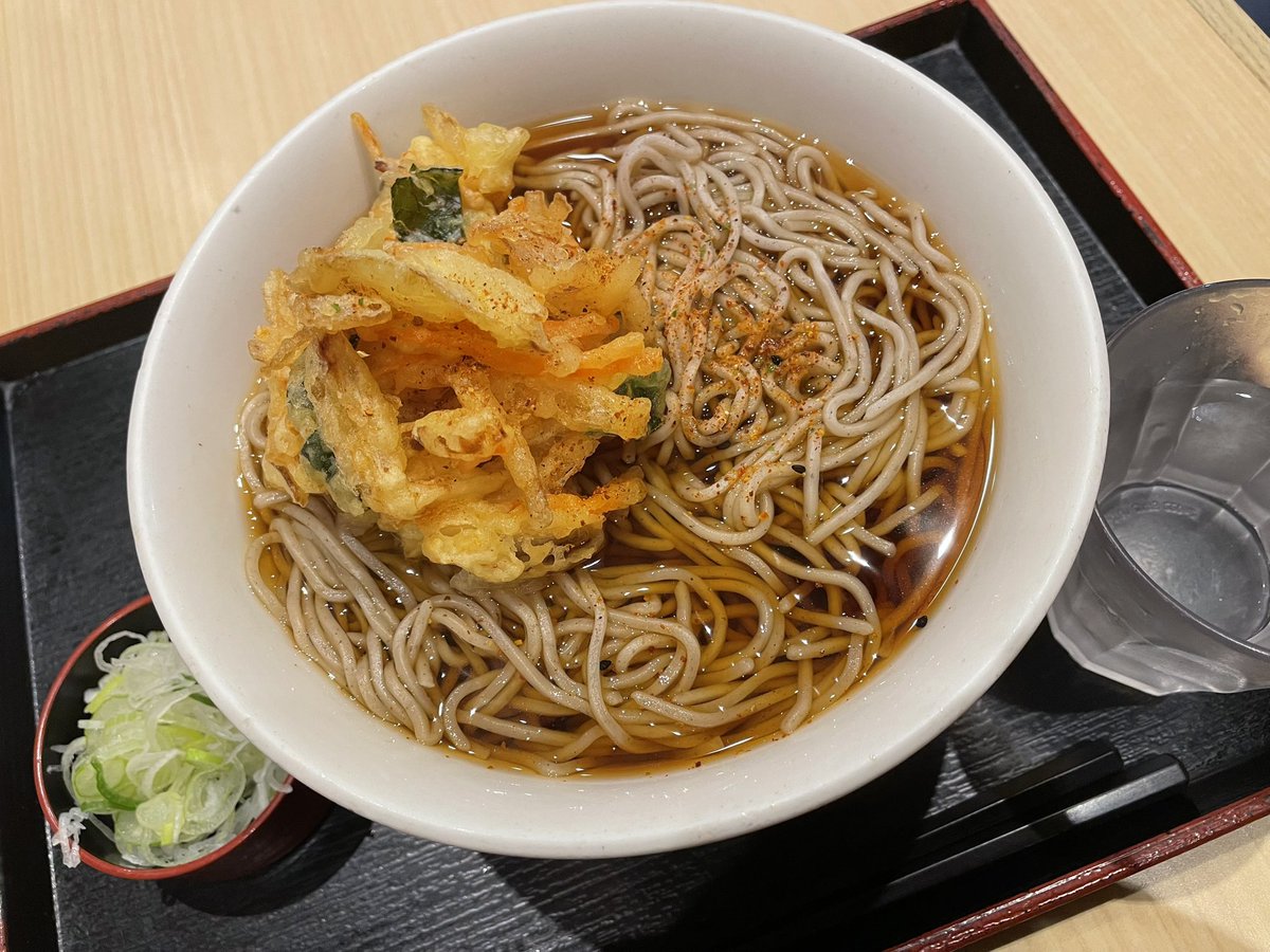 Tomo_Mrk3B01's tweet image. Tasty aroma of Siba Dashi soup coming from the soba restaurant has completely fished up me tired after having a 1.5 hours long meeting in English! 
Okay. I know! Let’s eat😋
#twinglish #dinner #Soba #蕎麦