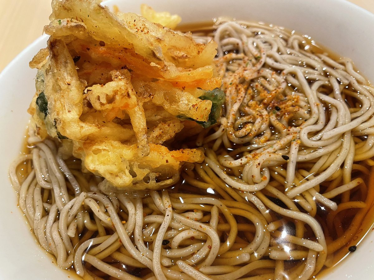 Tomo_Mrk3B01's tweet image. Tasty aroma of Siba Dashi soup coming from the soba restaurant has completely fished up me tired after having a 1.5 hours long meeting in English! 
Okay. I know! Let’s eat😋
#twinglish #dinner #Soba #蕎麦