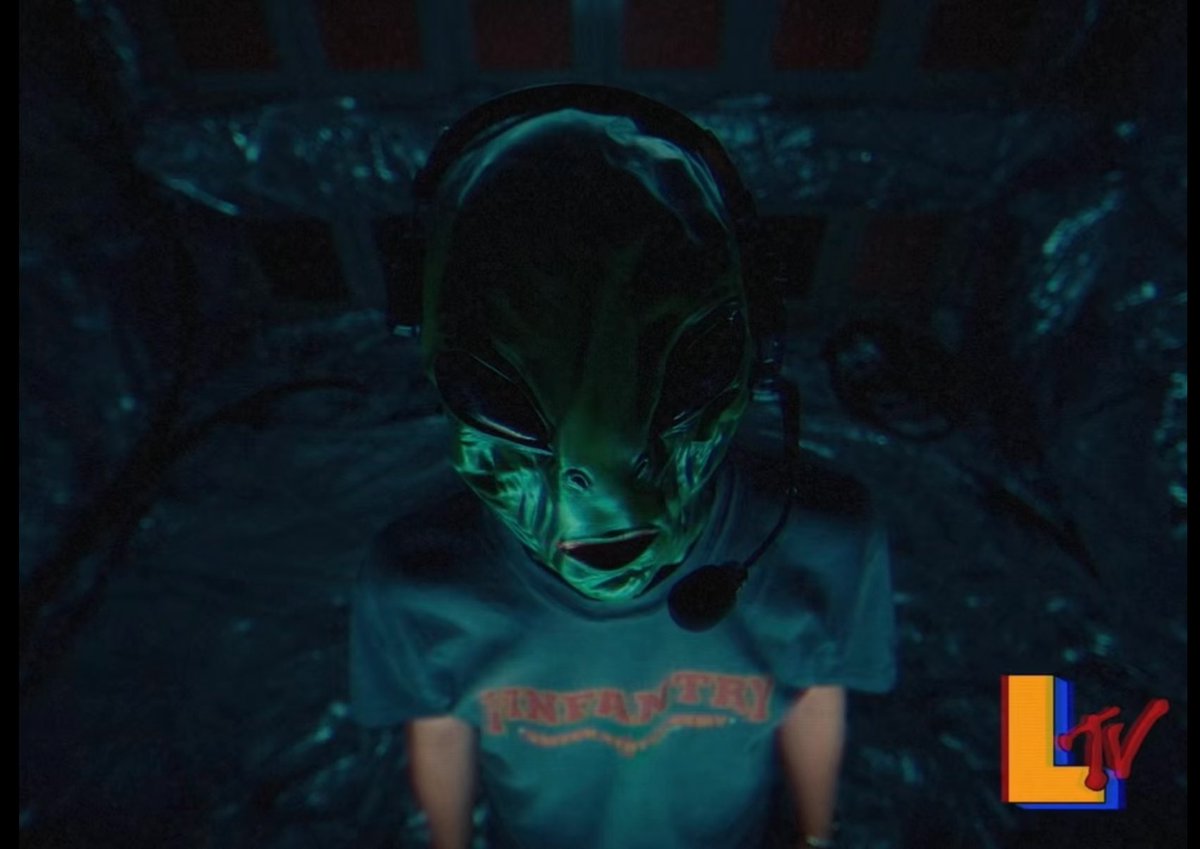 ขอ shout out ให้ทีมเบื้องหลัง ทั้งเพลง / choreograph / mv เพลงน่ารัก ท่าเต้นน่ารักแต่ blocking โหดมาก mv น่ารักมากกกก production by iiiv studios ด้วย คุณโปรดิวเซอร์ #JackieJackrin คุณผู้กำกับ+ตัดต่อ #ARTY_bamm เจอคุณผกกแอบไปอยู่ใน mv ด้วย 55555 (ใช่มั้ยนะ)

#LE7EL_ดื้อ #LE7EL