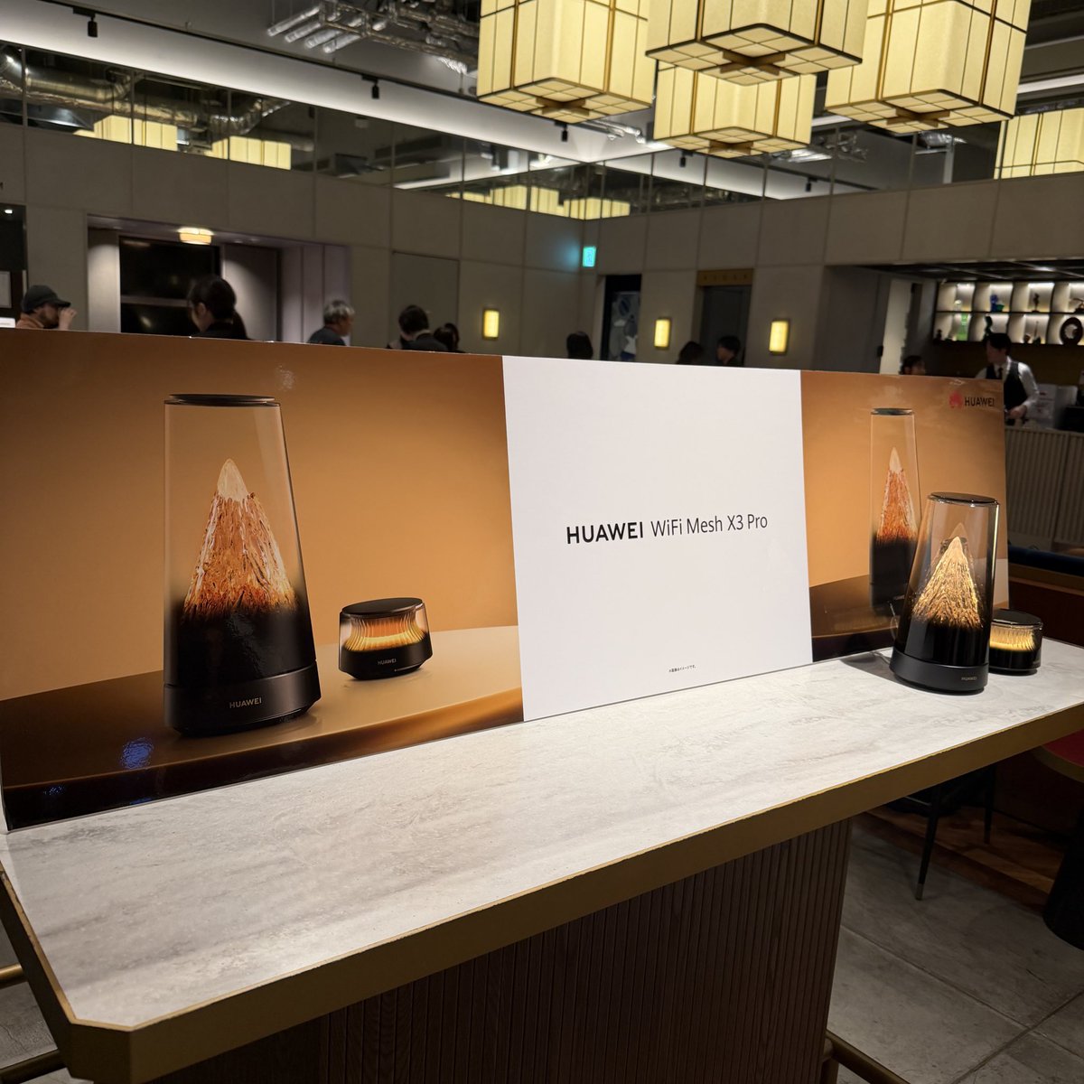 YuuNii0801's tweet photo. HUAWEIの新製品発表会にご招待いただきました🎉
ここまでオシャレなWi-Fiルーターは見たことない👀

ケータリングいただいたり、まっちさん（@machi_66 ）とパシャリしていただいたり、楽しく過ごさせていただきました！ https://t.co/KqhZBcsPa5