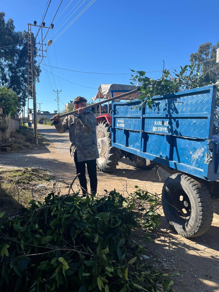 Karataş Belediyesi ekiplerimiz, Bahçe Mahallemizde ve tüm mahallelerimizde temizlik çalışmalarını aralıksız sürdürüyor.
Daha temiz ve düzenli bir Karataş için sahada özveriyle çalışıyoruz.
Temiz bir çevre hepimizin ortak sorumluluğudur. Lütfen çevremizi temiz tutalım,