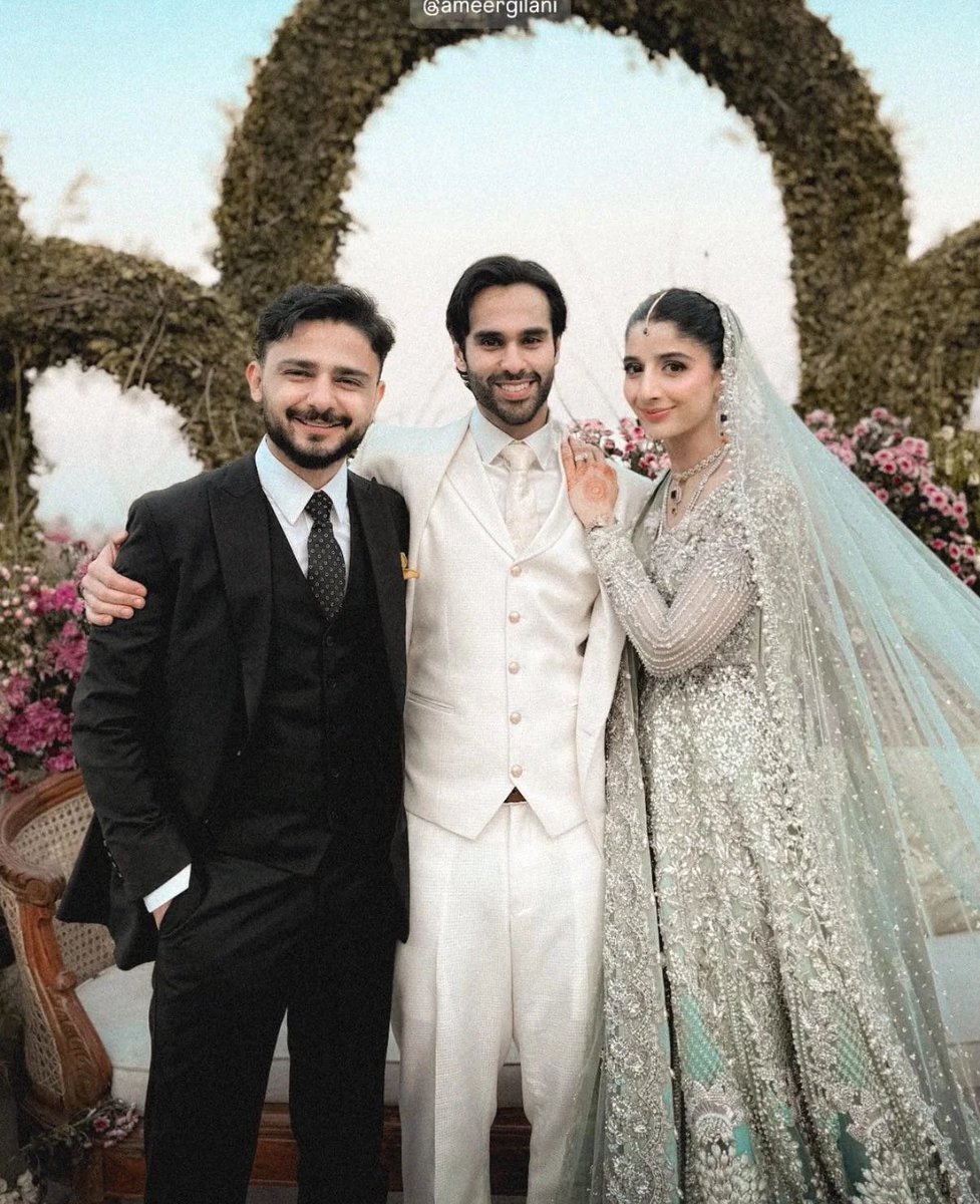 Funny how u all put #HaniaAmir on the spot all the time while Ukhano was front and center in Mawras wedding but guess the short term memory kick in only when Hania isn’t involved