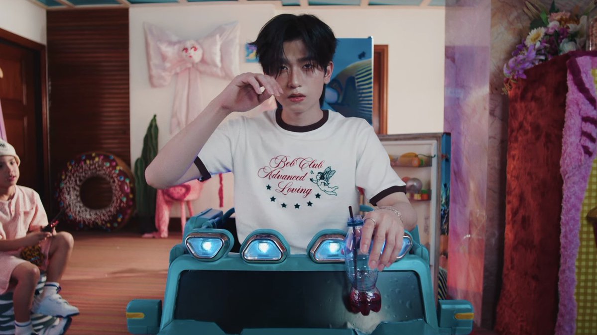 jrsxcvii's tweet image. เอมวีน่าเอ็นดูมาก ก็คือเรื่องเริ่มทีมีเด็กดื้อไปขโมยน้ำแดงศาลบาร์บี้มา โดนหลอกเลย 525535555555 แล้วสมโทกระโดดยางด้วยนะนั้นเก่งอะ 
🔗youtu.be/Q0Im6XTXLgo?si…

#CHiLLiZ_มอญซ่อนผ้า  
#tthomastc