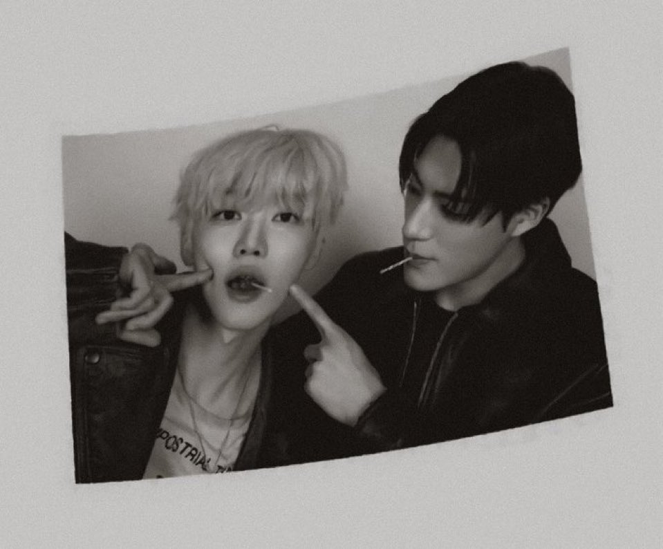 nowtomymin's tweet photo. OOOOOOH i love being a jeno and jaemin girlie because WDYM we got literally everything??? drama??? UNIT??? photocards??? merchandise??? contents???? schedule??? just the TWO of them???? I’M SO BLESSED!!!! i’m in this shit forever https://t.co/f9V3mDvkNe