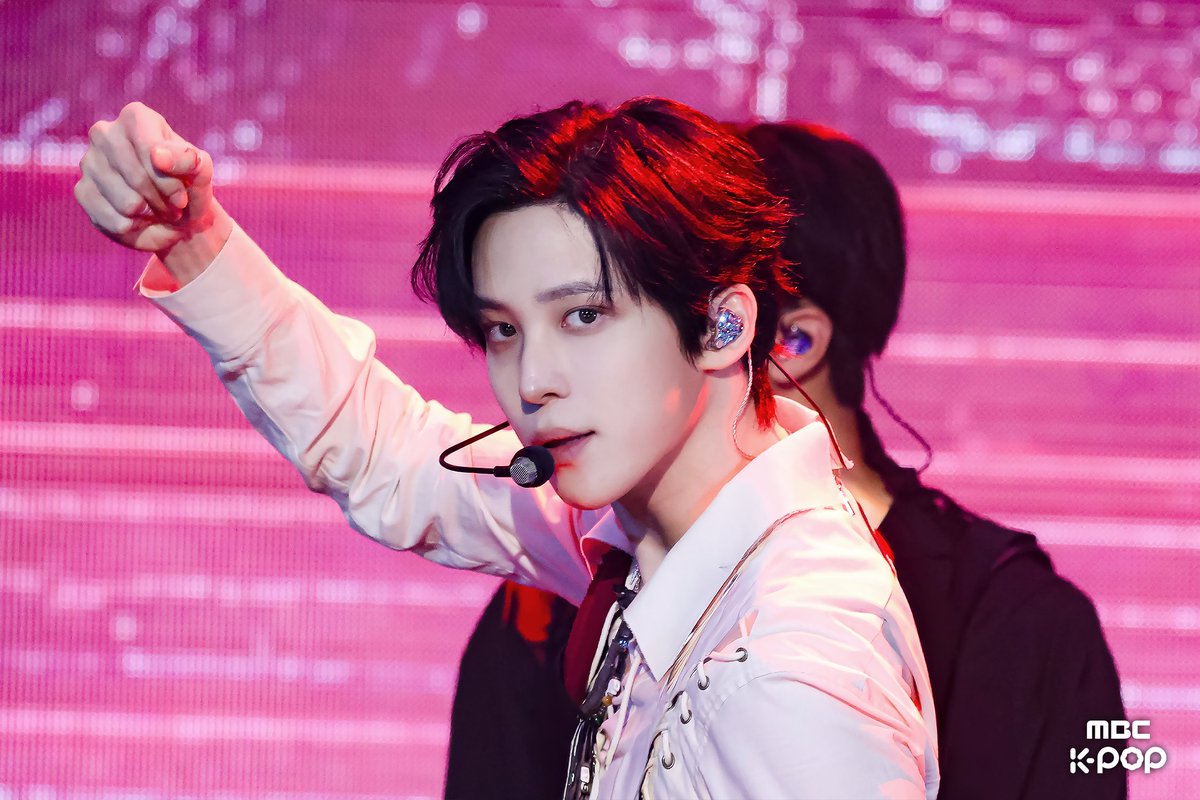 i hope they never stop posting pics of this specific yunho look bc I'M OBSESSED