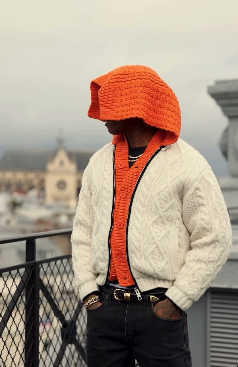 official_Gegeh's tweet photo. Who rocks it better 

Wizkid      or                    Jonathan Anderson https://t.co/8Fp744PUyt
