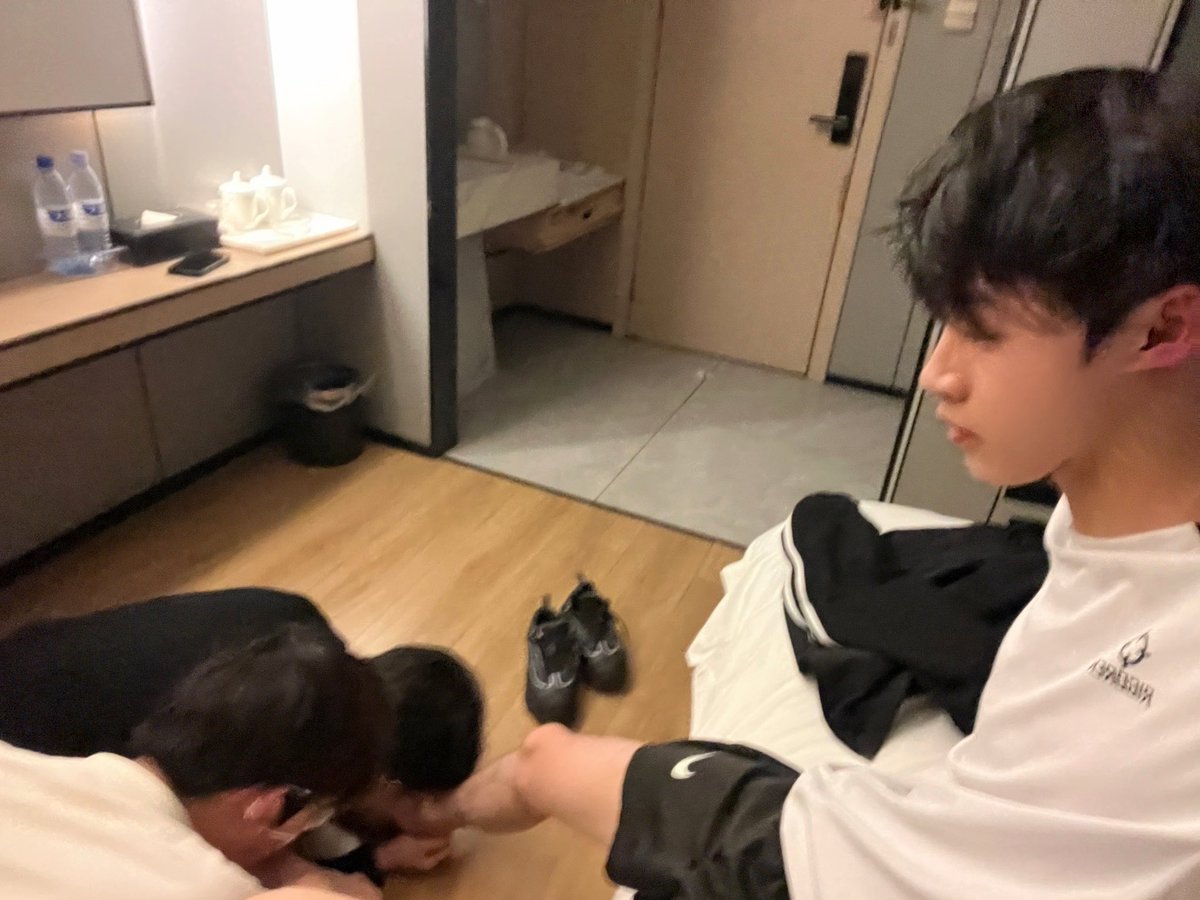 Daddy6qet's tweet photo. 日常 #白皮体育生 #体育生 #体育生白袜 #白袜 #s https://t.co/C2t5mB43PO