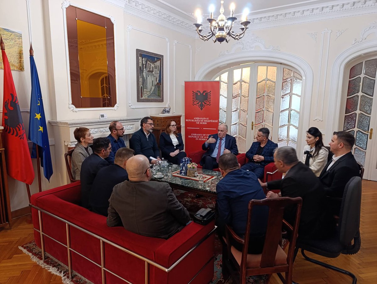AlEmbassySerbia's tweet photo. 1/4 Kënaqësi e veçantë që sot, në ambientet e Ambasadës së Republikës së Shqipërisë, mirëpritëm përfaqësuesit e shkollave të mesme nga Presheva dhe Bujanoci: Shkolla e Mesme “Skënderbeu”, Shkolla e Mesme Teknike “Presheva” dhe Shkolla e Mesme “Sezai Surroi”. https://t.co/bUM93eUZc5