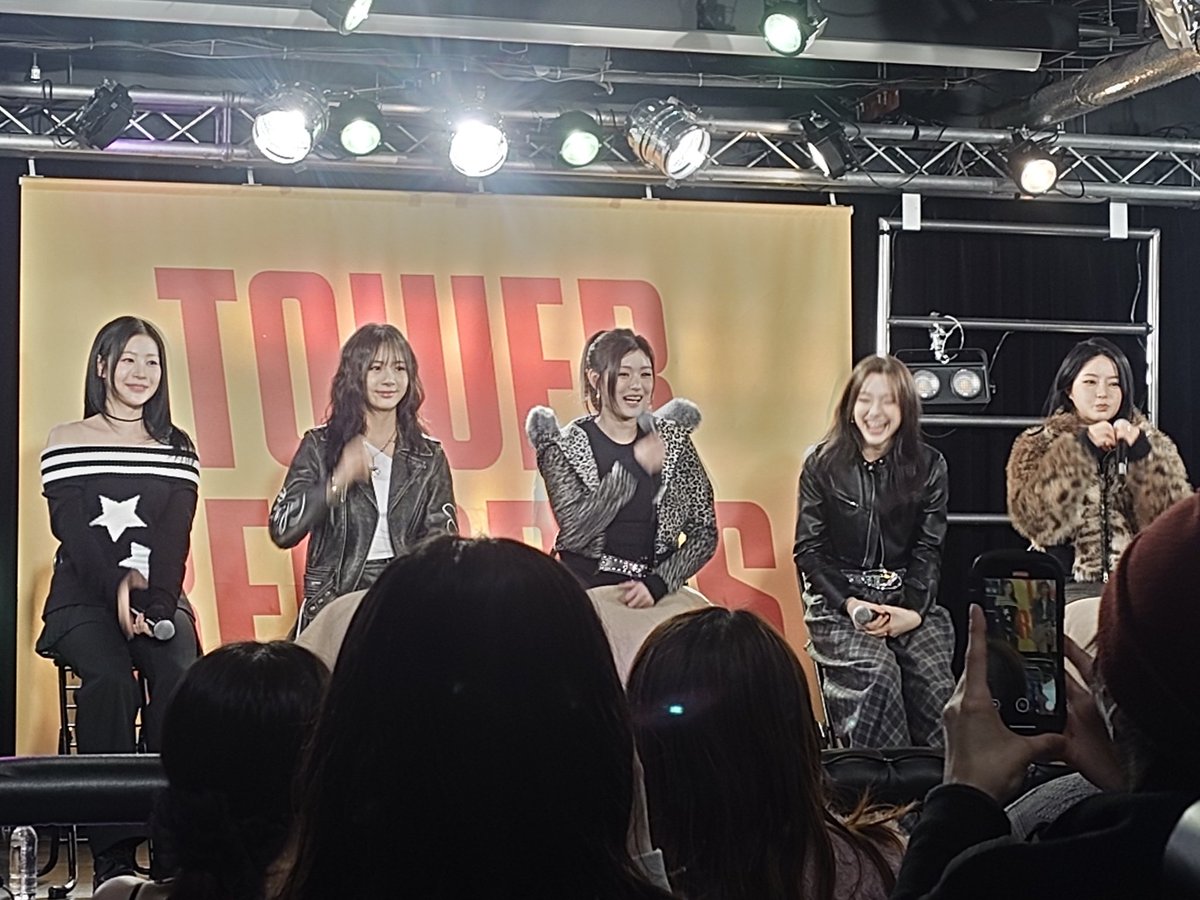mntax1's tweet photo. FIFTY FIFTYのミニライブ&トークイベントに😊 MCはNICEナナさん 5人の特徴を引き出してくれました😄サイン会と1日店長の名刺お渡し会も 音楽番組1位とコンサート開催を祈念しています🤩 #FIFTYFIFTY #NICE73 https://t.co/zTtnr2vizo