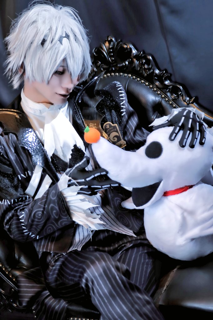 cosplay
--------------------------------------------
　　　    ネコ派？ イヌ派？
-------------------------------------------- 　　　      
    叶【🌈🕒️】/ Skully J. Graves【twst】 
#にじさんじコスプレ　#twstコスプレ 
#ツイステコスプレ