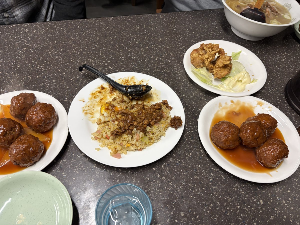 やっと自分のオーダー出てきたは 煮込みビーフン(マーボー風)