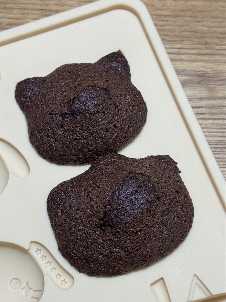 아무리 반죽 한 번에 다 쓰고 싶어도 이러진 말아야겠다 애들이 붙어버렷음