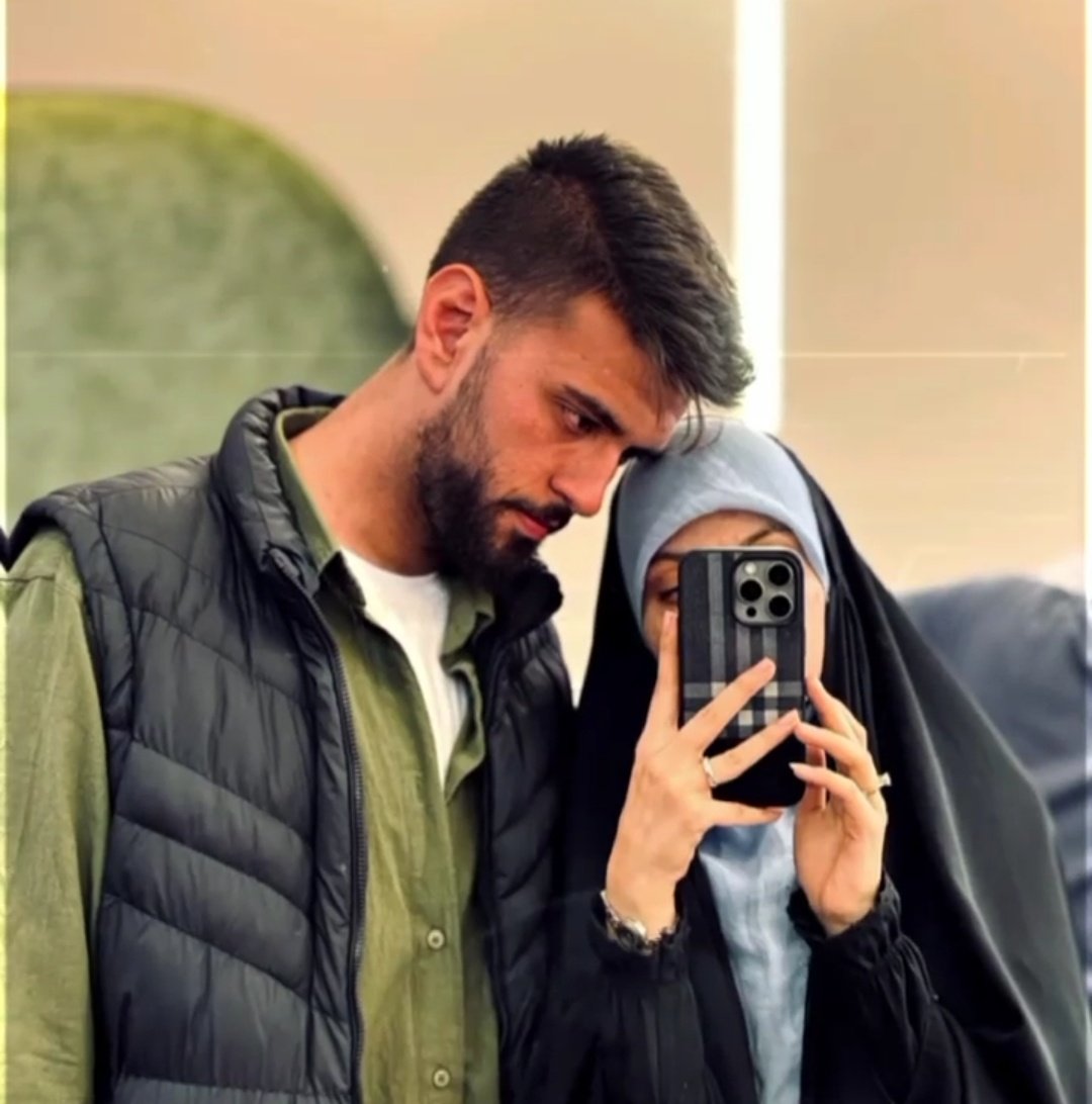 با شهادت هر مرد دونفر به زمین می افتد.
خودش و همراه زندگی اش...
کاش دست مارو هم بگیرن این شهدای مظلوم💔
#شهید 
#عاشقانه 
#حمايت_انقلابى