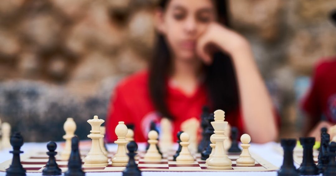 💥
𝐃𝐨 𝐲𝐨𝐮 𝐚𝐠𝐫𝐞𝐞? 
That learning from your losses is just as important as celebrating your wins?

In chess, every defeat is a valuable lesson.

What's the most important thing you've learned from a loss?

#GoodAfternoon Beautiful Day 🌹

#EmbraceTheLoss | #GrowthMindset