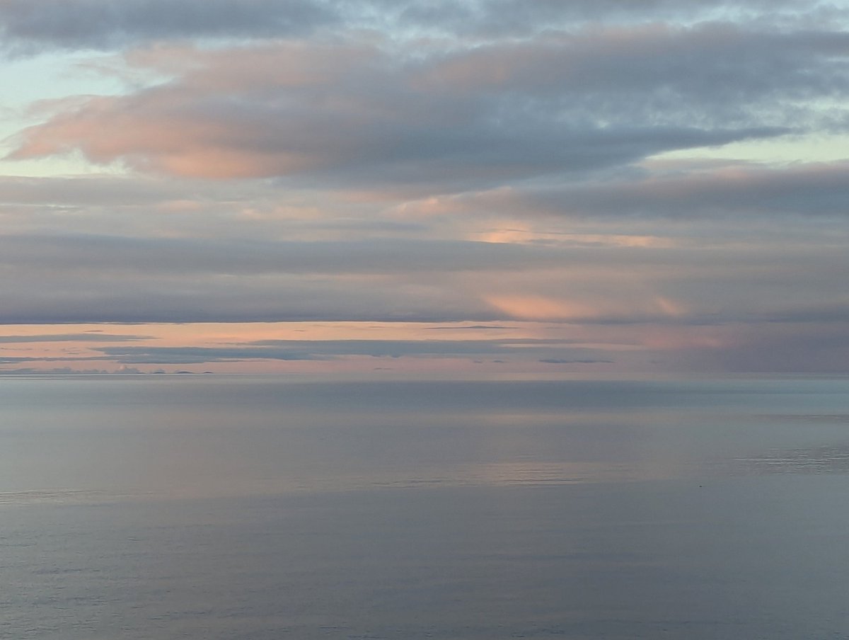 RedRiverCroft's tweet photo. If you need some peace &amp; solace, some time out from the relentlessly febrile news feed, here's the sea near my home, about 15 mins after sunset, when the world was still &amp; all I could hear was my own breathing.

(Today it's pouring down &amp; the wind is rattling the roof 🤣) https://t.co/YOfPeQZDpS