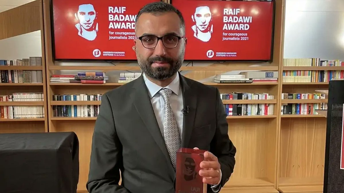 Tutuklanan #AlicanUludağ'ın ifadesi: 

- Biz gazeteciler bu ülkenin yargısını, yargı mensuplarını, Cumhurbaşkanı'nı eleştirdik diye cezaevine atılacaksak neden arkanızda 'Adalet mülkün temelidir' yazıyor, neden Anayasa var?

- Bu ülkede halka gazetecilik yapmak için çocuklarımın