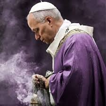 «La Cuaresma es el tiempo en que la Iglesia, con solicitud maternal, nos invita a poner de nuevo el misterio de Dios en el centro de nuestra vida, para que nuestra fe recobre su impulso y el corazón no se disperse entre las inquietudes y distracciones cotidianas»