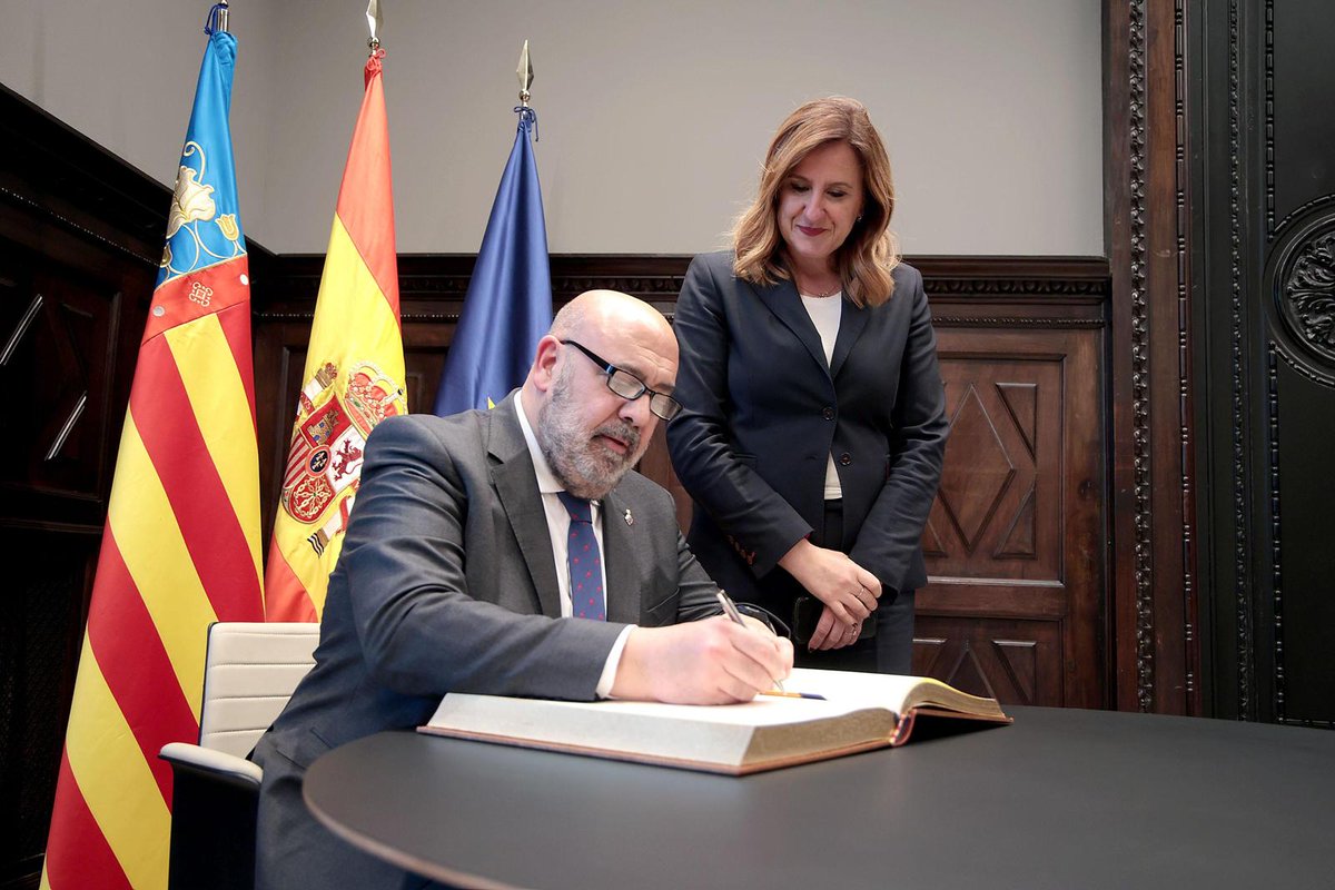 AjuntamentVLC's tweet image. 🤝 #València i #Palma sumen forces

Acord per impulsar una candidatura #UNESCO de l’arquitectura gòtica de la Mediterrània Occidental.

Patrimoni viu als carrers que explica qui som.

Objectiu: protegir-lo, difondre’l i projectar-lo al món.

Compartim història. Multipliquem