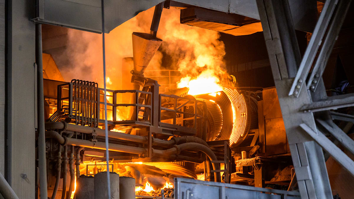 welt's tweet photo. „Hurra, die deutsche Industrie wächst wieder“ https://t.co/i2JQvrghZX https://t.co/3117yb9WMO