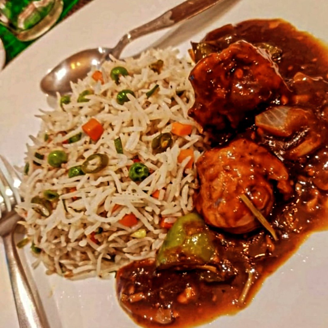 JohnWick0007X's tweet image. Pure bliss on a plate. 😌
Desi Chinese fix. 🥢
#FoodieBeauty #foodblogger #FoodSpot