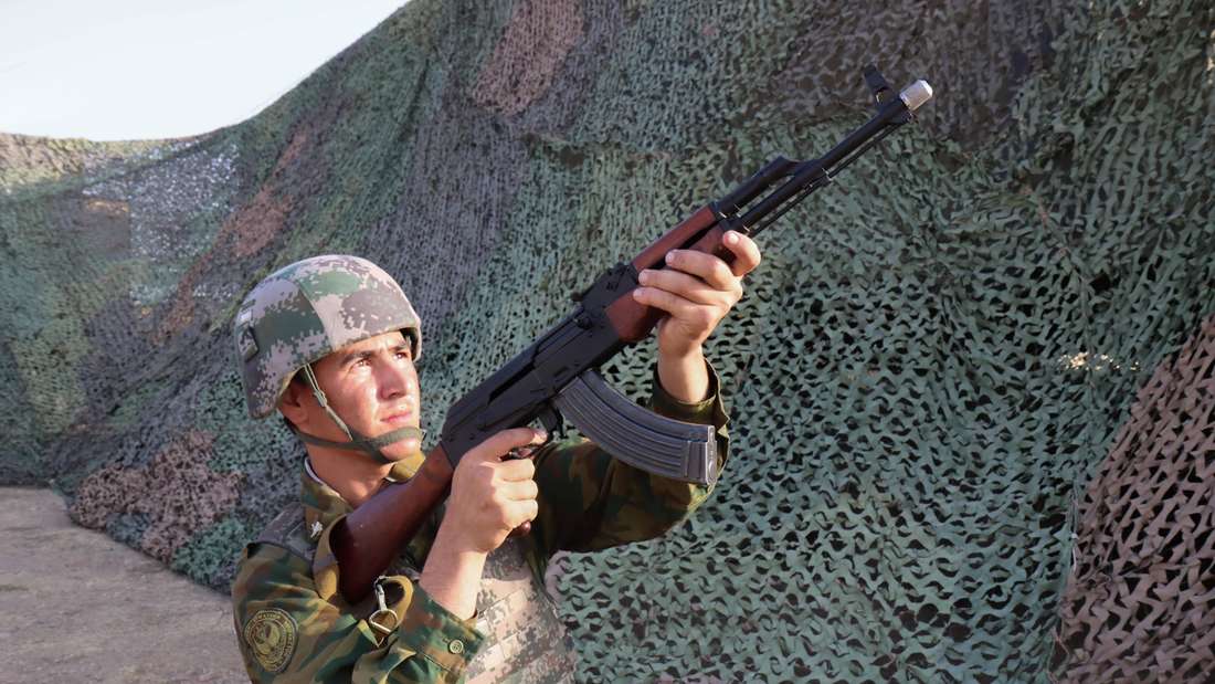 Type56AK47's tweet photo. I’ve come across some photos showing armed forces from several former Soviet states using Chinese PLA Type 07 woodland digital camouflage helmet covers and body armor. Does anyone know the origin of this equipment, and which countries these photos are from?
#Military #Type56 #AK47 #China #History #Gear #PLA