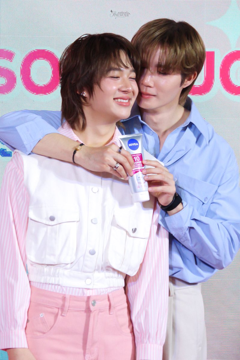 วันนี้ฮีเป็นไรน้อ ติดกลิ่นแฟนมาก จะอ้อนจะน้วยอยู่อย่าง🫠