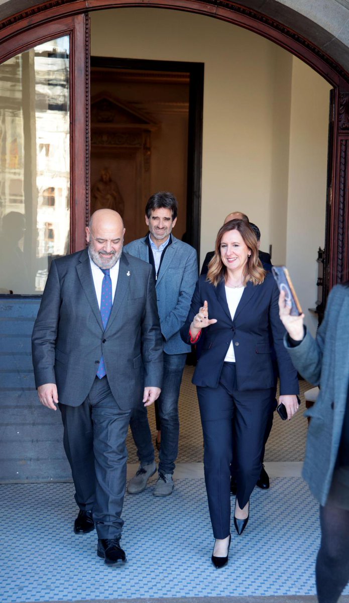 AjuntamentVLC's tweet image. 🤝 #València i #Palma sumen forces

Acord per impulsar una candidatura #UNESCO de l’arquitectura gòtica de la Mediterrània Occidental.

Patrimoni viu als carrers que explica qui som.

Objectiu: protegir-lo, difondre’l i projectar-lo al món.

Compartim història. Multipliquem