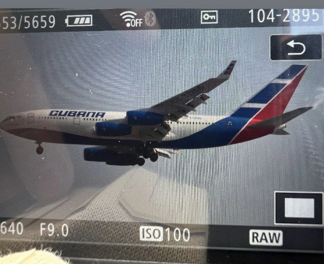 FlconEYES's tweet photo. CU-T1250 #IL96 de #Cubanadeaviacion la mula de carga y tráfico internacional del @PartidoPCC despegó ayer de #Hanoi donde estuvo por días con destino a #Beijing #China
Visto en #China por spotter.
Photo rights to the owner: https://t.co/jL6IUcNxB3
