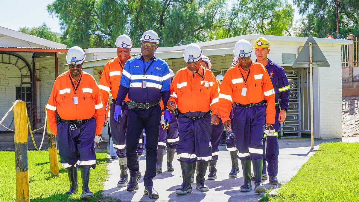 DMPR_ZA's tweet image. Minister Gwede Mantashe visits Ekapa Mine in Kimberley, Northern Cape, following a mine incident. Five employees are still unaccounted for. Operations have been suspended and rescue efforts are underway.  #EkapaMine #MineSafety