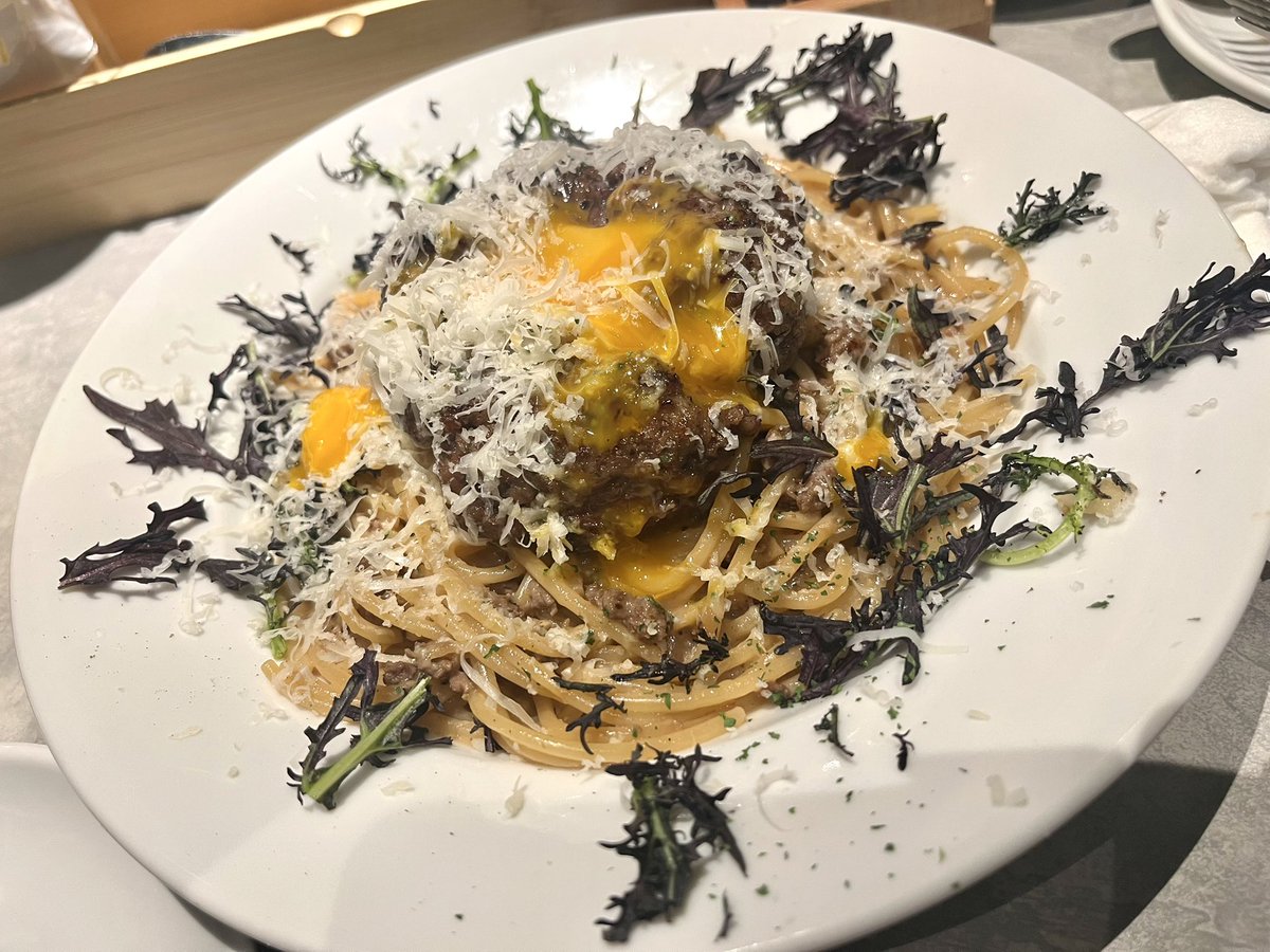 後輩からご飯連れてってくださいと言われ、希望はイタリアン。

ということでこちらへ

今日は奥渋ではなく、ちょっとだけ裏渋

苺のブラッターチーズ

黒毛和牛のロースト
これトリュフの香りもすごかった！

ジュノベーゼポテサラ

数量限定　黒毛和牛のボロネーゼ

ここ良い！うまい✨✨