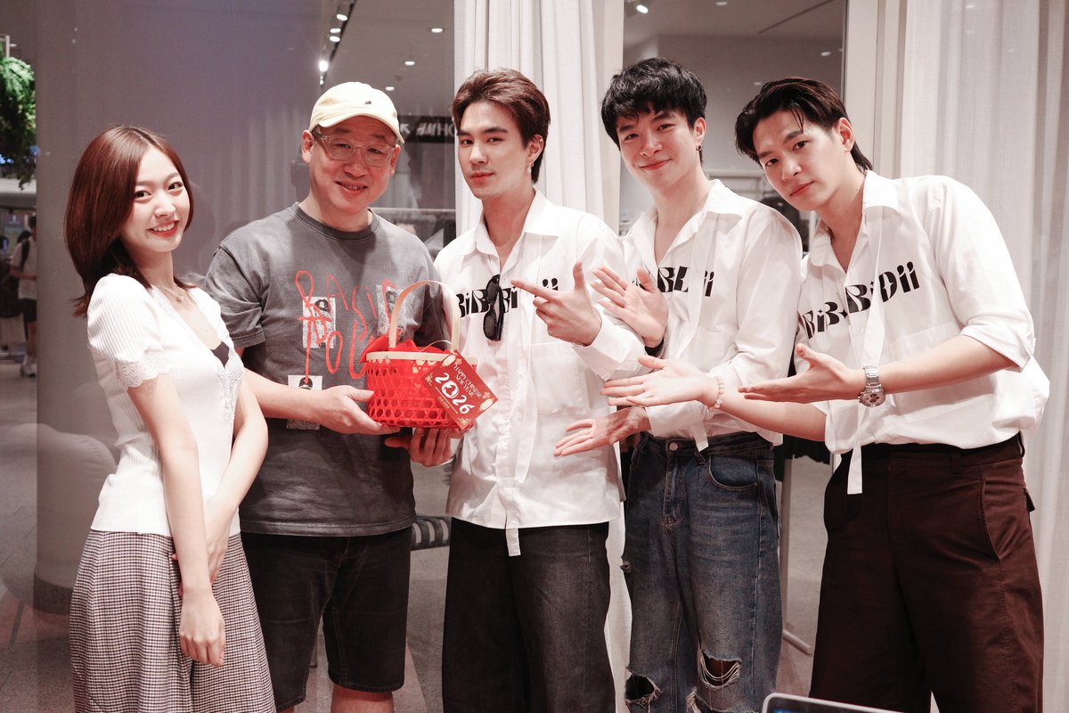 🧧𝐇𝐚𝐩𝐩𝐲 𝐂𝐡𝐢𝐧𝐞𝐬𝐞 𝐍𝐞𝐰 𝐘𝐞𝐚𝐫 𝟐𝟎𝟐𝟔🧧

วันนี้พวกเรา 4 คนมาสวัสดีปีใหม่จีนกับพี่ ๆ <a href="/PopCycleTH/">PopCycle</a> ขอบคุณที่ชวนพวกเรามาพูดคุยเรื่องเพลง OST. “A(ir) Moment อากาศ โอกาส” และอัพเดทผลงานในอนาคต 🙏🏻 ฝากติดตามผลงานของพวกเราต่อไปด้วยนะครับ🫶🏻💗

#airmoment