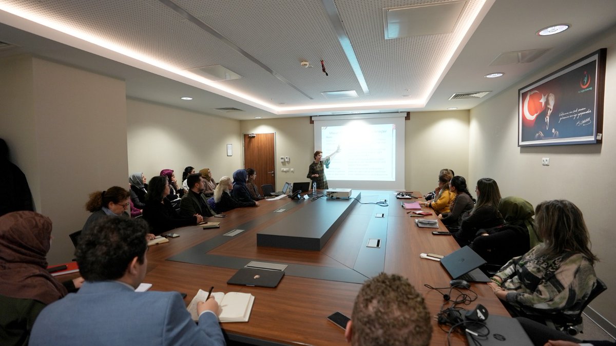 Sağlığı Geliştiren Akademi Programında “Antimikrobiyal Yönetişim” Konusu Ele Alındı  

Sağlığı Geliştiren Akademi Programı kapsamında düzenlenen “Antimikrobiyal Yönetişim: Ne Yapmalı? Nasıl Yapmalı?” başlıklı seminerde; akılcı antibiyotik kullanımı, kurumsal politika geliştirme