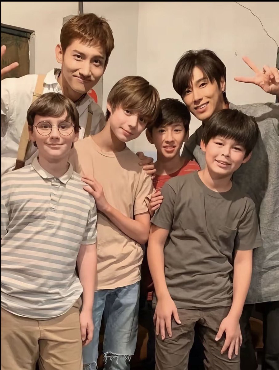 Finally having small reunion with Changmin sunbaenim 🙇🏻‍♂️ #JUSTIN #SMTR25