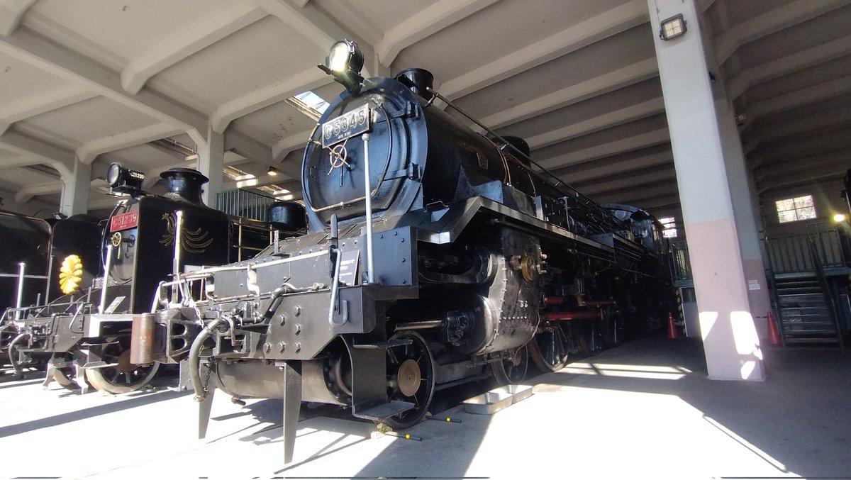 jacojacojajaja's tweet photo. かつて東海道線で特急「燕」号も引いた #C53 型蒸気機関車☺️
通常2つのシリンダーがこの機関車には3つ😳
シュッ・シュッではなく、シュッ・シュッ・シュッとワルツのリズムを刻みながら東海道を駆け抜けたのだろうなぁ😊
カッチョイイ〜🤣
おやすみなさい🤗
#京都 #京都鉄道博物館 #プチいいこと https://t.co/ybTplIJ581