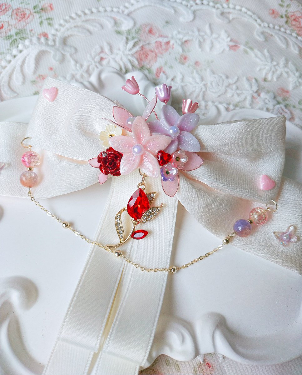 🩷สุดท้ายของวันนี้ค่า🩷
น้องโบว์งานดินปั้นและงานดัดลวด กิ๊บเป็นแบบสปริงนะคะ🤗 ส่วนตัวโซ่ชุบ 14 kค่า💕

หมายเลข
 8 = 400฿ ค่า

💌ส่งeco-postฟรีนะคะ

สนใจพิมพ์หมายเลขได้เลยนะคะทางร้านจะกดหัวใจ🩷ให้เป็นการรับจองค่ะ แล้วจะทักDMไปแจ้งรายละเอียดให้นะคะ✨