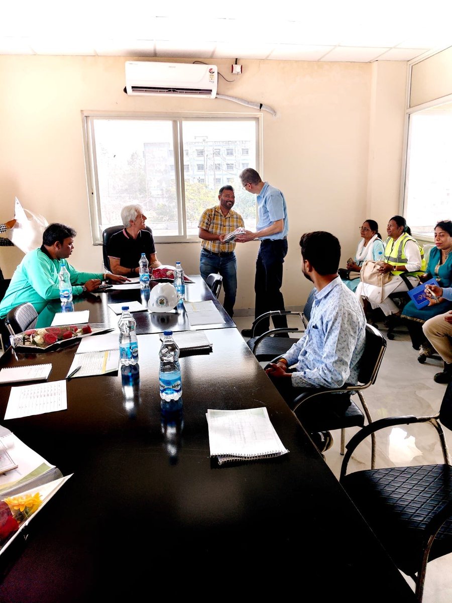 शुक्रवार को KfW Development Bank के प्रतिनिधियों ने नरसिंहपुर नगर पालिका परिषद की सीवरेज परियोजना का स्थलीय निरीक्षण किया.कार्य प्रगति की समीक्षा करते हुए नए सीवर कनेक्शन शीघ्र देने के निर्देश दिए गए तथा पुराने कनेक्शनों की स्थिति भी जांची गई.<a href="/KfW_int/">KfW</a> <a href="/mpurbandeptt/">Urban Administration & Development Department, MP</a>