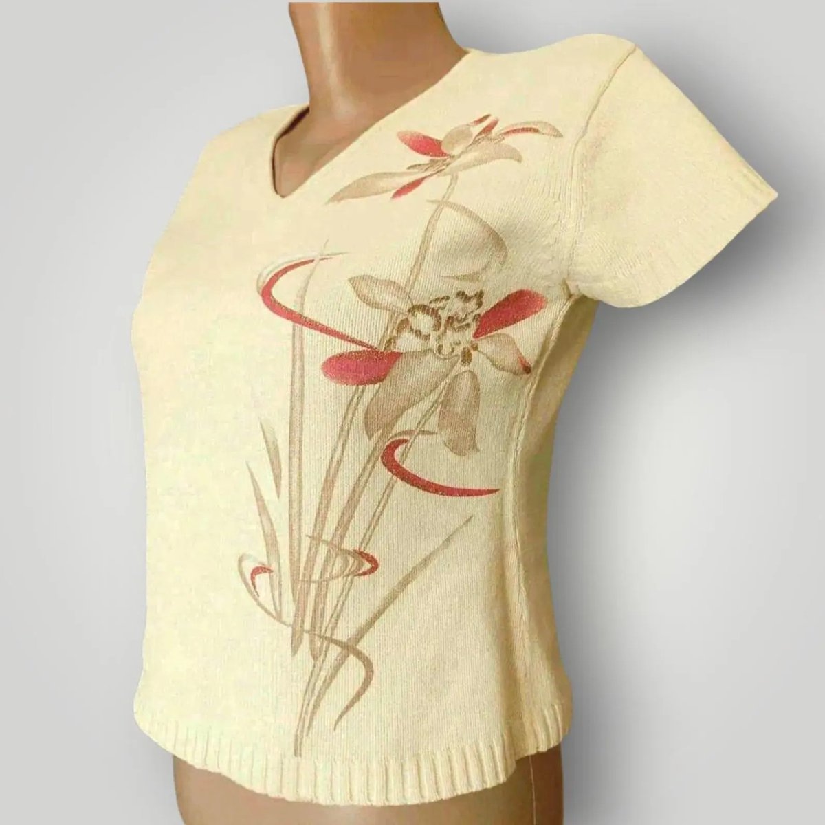 GoodVintageArt1's tweet photo. Soft yellow, like the morning light 🌼
A little Y2K dream you didn’t even know you were missing 💛
#Y2KFashion #2000sClothing #VintageClothes #CroppedTop #FloralTop #WomenStyle #RetroWardrobe #VintageSweater #SoftGirlFashion

https://t.co/ayLbCq4mCr https://t.co/d0H6j0roAH