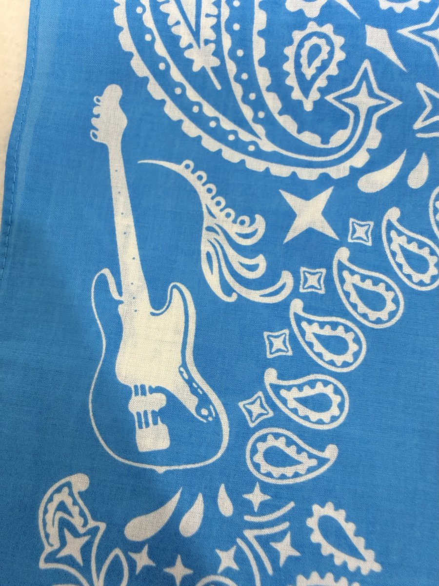 Detail ผ้าโพก Bandana ver. พึ่งสังเกตว่ามีลายกีต้าร์ กลอง และเบสอยู่ด้วย น่ารักมากๆๆๆ 🥹💙