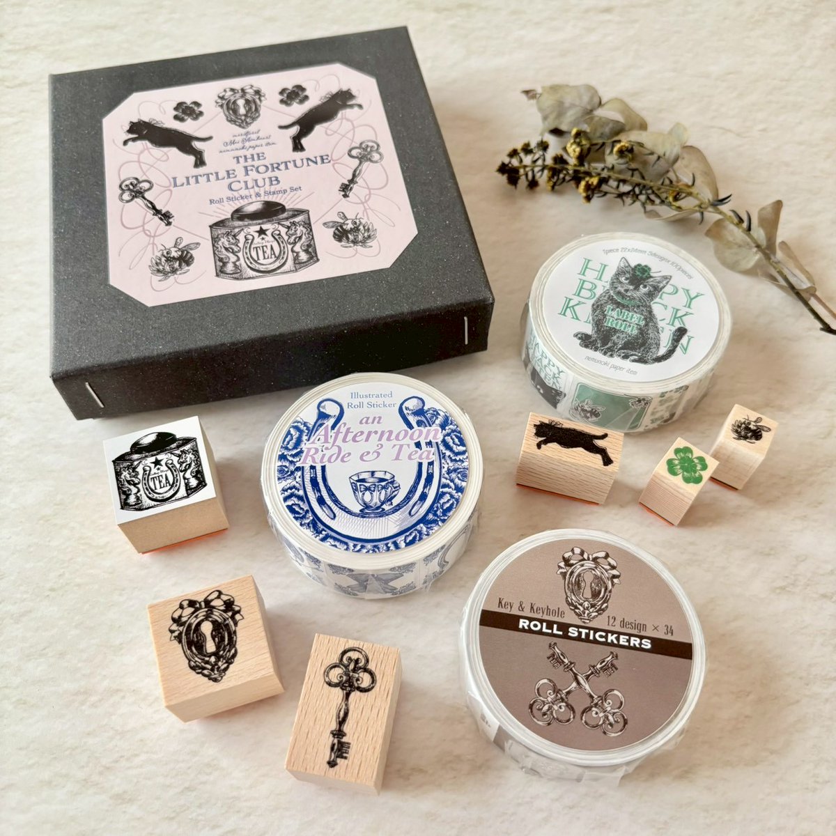 ラベラーは、The Little Fortune ClubのBoxセットに入ってる分はまだございますので、
セットを手にとっていただけたら嬉しいです🍀
#阪急文具の博覧会2026