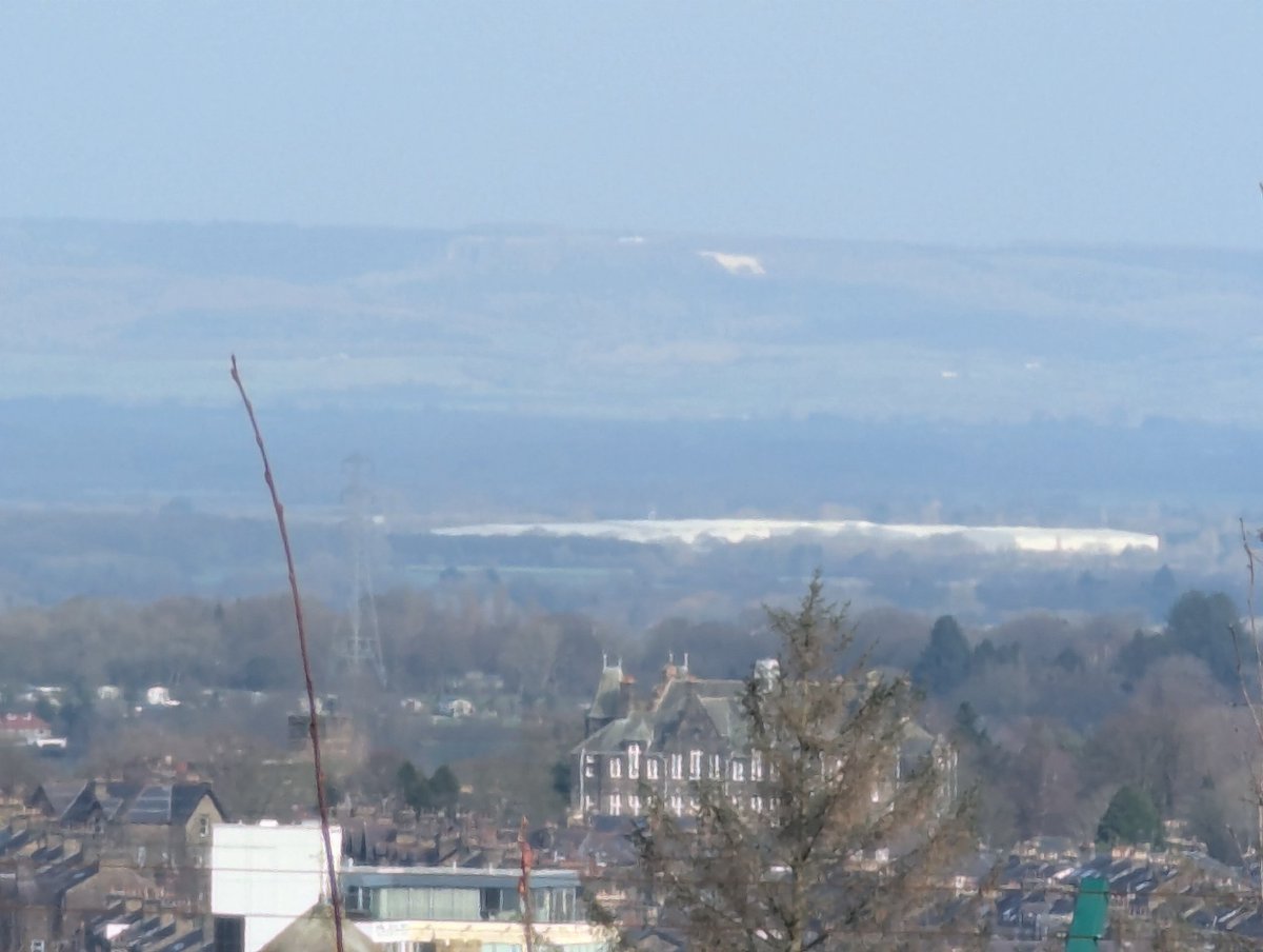 Very happy to see that from the path just by my new home you can see all the way across the Vale of York to the Kilburn White Horse. Might need to plot a walk from here to there so I can wave back to home #Harrogate